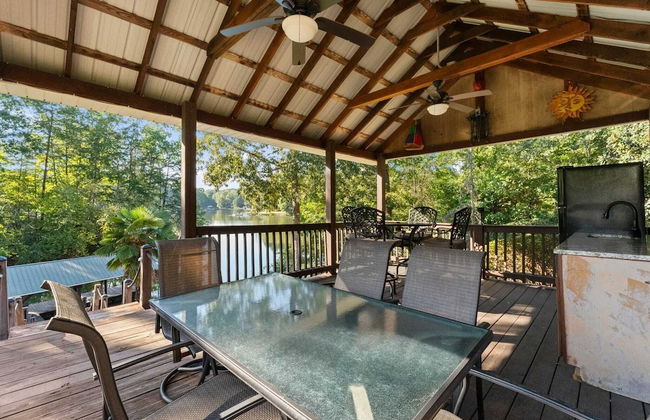Lakefront 6bdr, Priv Dock, Game Room, Firepit Jake's Lake House by Avantstay - Foto 11