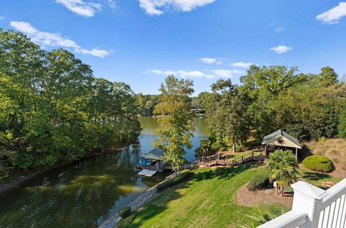 Photo 46 - Jake's Lake House by Avantstay Lake Gazebo