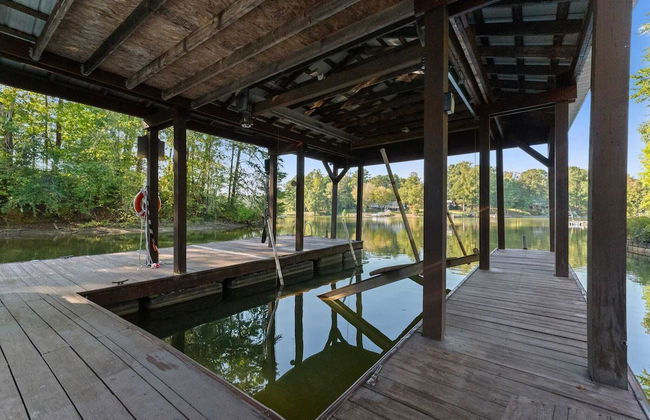 Lakefront 6bdr, Priv Dock, Game Room, Firepit Jake's Lake House by Avantstay - Foto 55