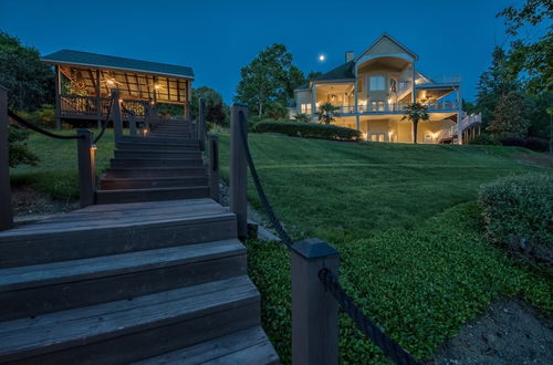 Photo 31 - Jake's Lake House by Avantstay Lake Gazebo