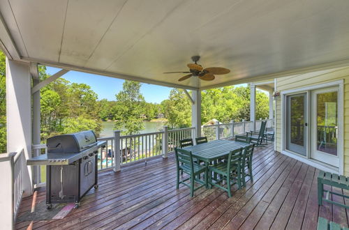 Photo 48 - Jake's Lake House by Avantstay Lake Gazebo