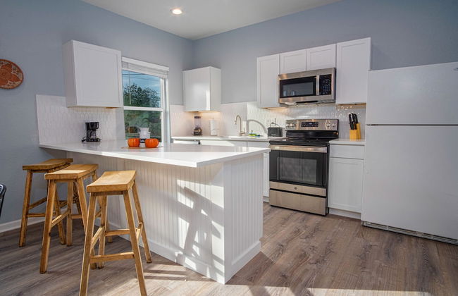 Downtown Dream Home Spacious 4br/2ba Sleeps 12! - Foto 12