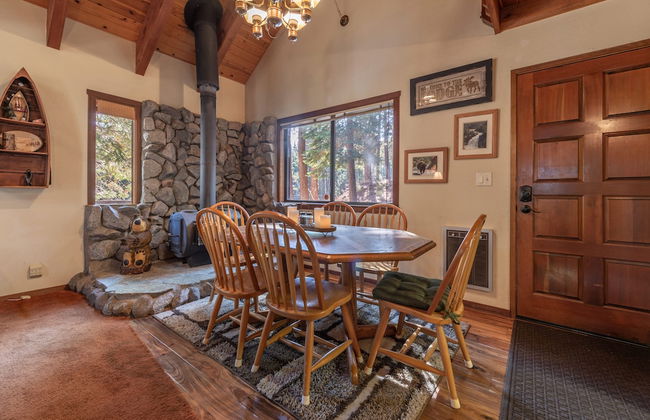 Tahoe Donner Cabin in the Woods by Sierra Getaways - Foto 8