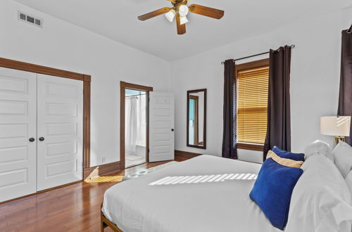 Photo 4 - Luxurious and Convenient Rental Downtown - JZ Vacation Rentals