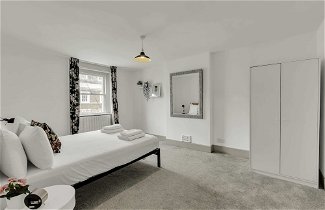 Photo 1 - Beautiful And Charming Paddington Apartment