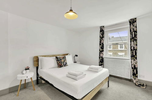 Photo 2 - Beautiful And Charming Paddington Apartment