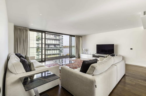 Photo 20 - Beautiful 4 Bed Abode Near Imperial Wharf