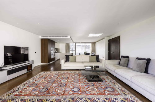 Photo 14 - Beautiful 4 Bed Abode Near Imperial Wharf
