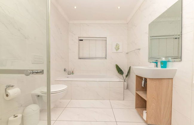 Spaciaous 2 Bedroom Bokaap Apartment - Photo 17