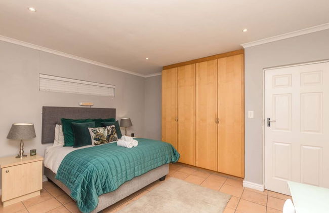 Spaciaous 2 Bedroom Bokaap Apartment - Photo 3