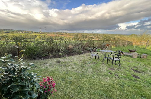 Photo 20 - Luxury Shepherd's Hut Style Cabin With Views