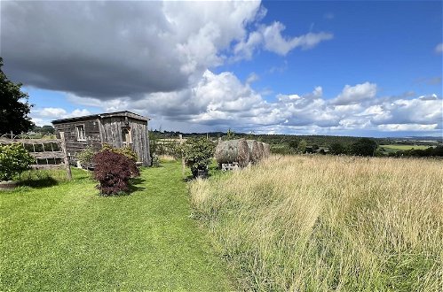 Photo 22 - Luxury Shepherd's Hut Style Cabin With Views