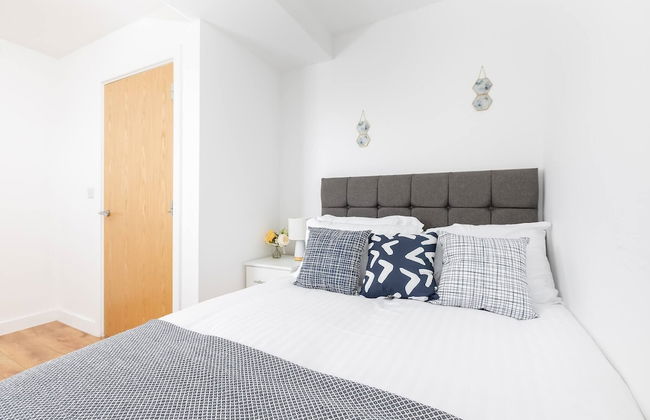 Skyvillion 2bed Enfield Flat W Balcony - Parking - Foto 11