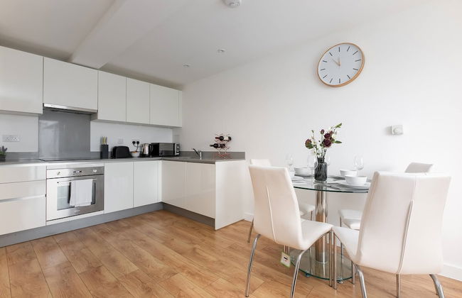 Skyvillion 2bed Enfield Flat W Balcony - Parking - Foto 25