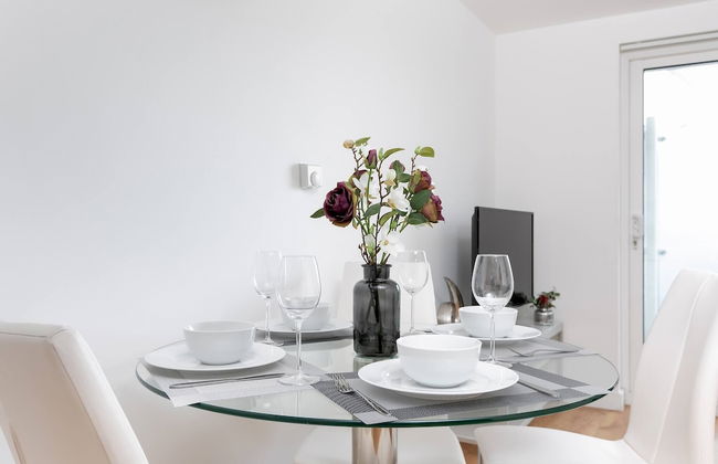 Skyvillion 2bed Enfield Flat W Balcony - Parking - Foto 28