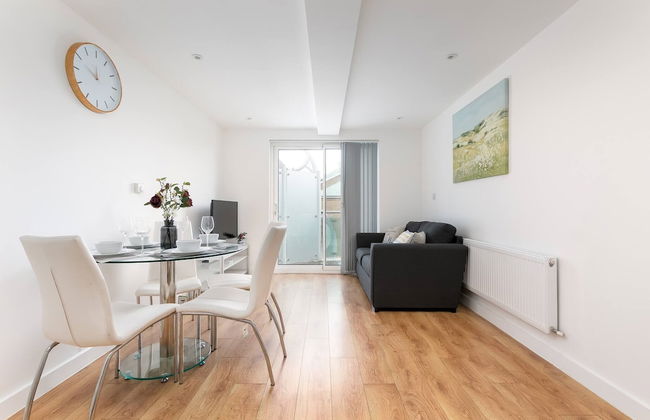 Skyvillion 2bed Enfield Flat W Balcony - Parking - Foto 16