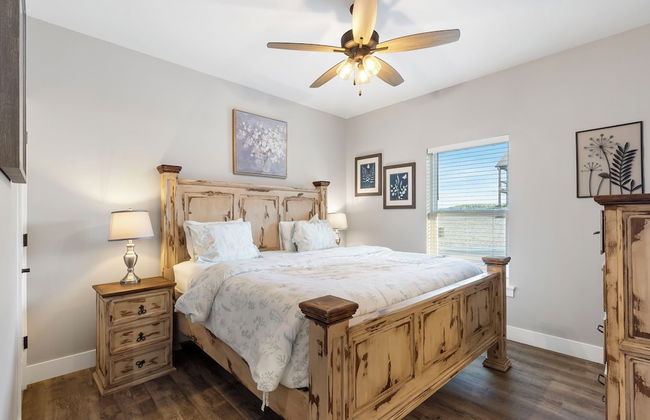 A Birds Eye Bridge View - 5 BDR w/ Private Hot Tub - Photo 15