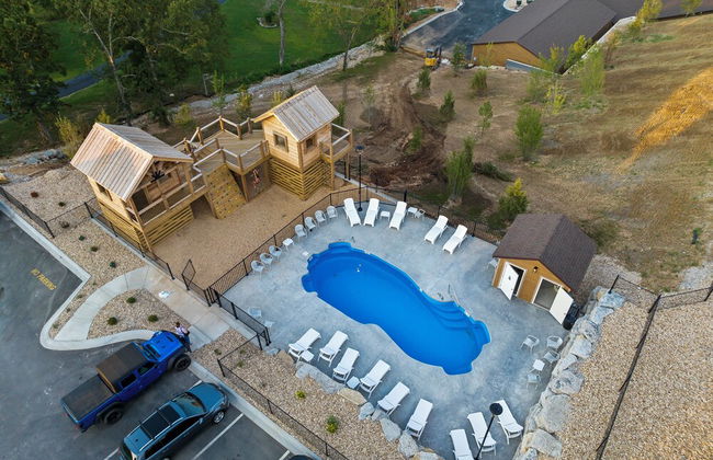 A Birds Eye Bridge View - 5 BDR w/ Private Hot Tub - Photo 49