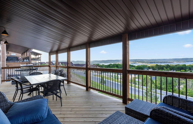 A Birds Eye Bridge View - 5 BDR w/ Private Hot Tub - Photo 30