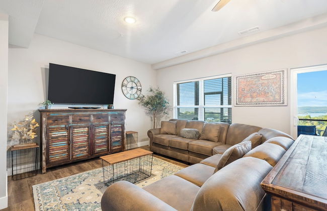 A Birds Eye Bridge View - 5 BDR w/ Private Hot Tub - Photo 27
