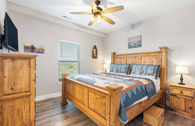 A Birds Eye Bridge View - 5 BDR w/ Private Hot Tub - Photo 13