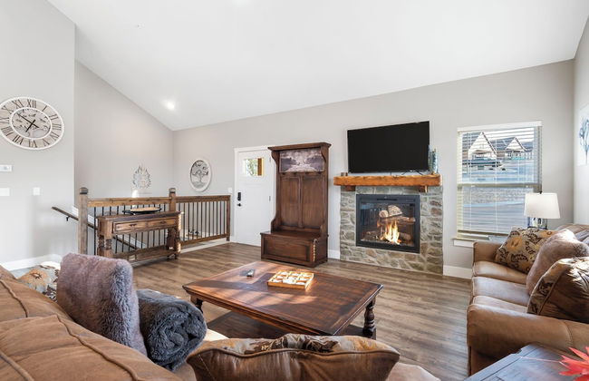 A Birds Eye Bridge View - 5 BDR w/ Private Hot Tub - Photo 23