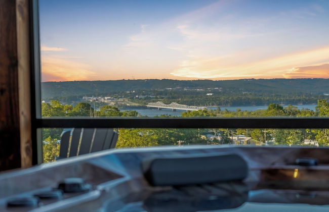 A Birds Eye Bridge View - 5 BDR w/ Private Hot Tub - Photo 32