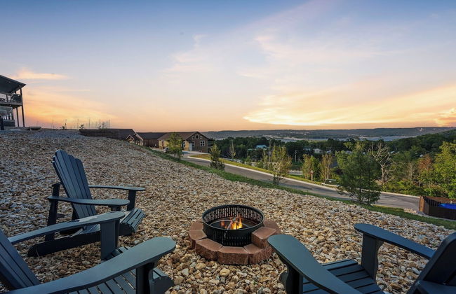 A Birds Eye Bridge View - 5 BDR w/ Private Hot Tub - Photo 59