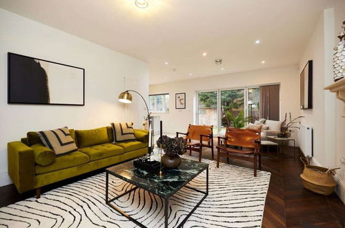 Photo 1 - The Redbridge Sanctuary - Spacious 3bdr House With Garden