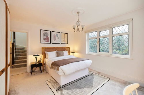 Photo 4 - The Redbridge Sanctuary - Spacious 3bdr House With Garden