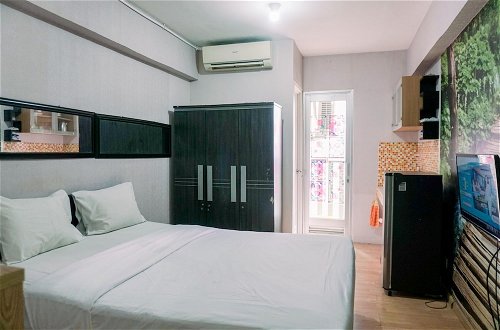 Foto 11 - Warm And Cozy Stay Studio Green Bay Pluit Apartment