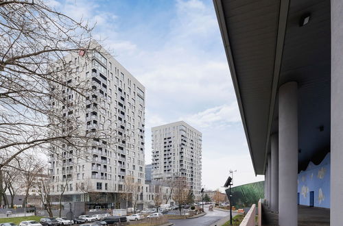 Photo 5 - Apartment With Large Balcony by Renters