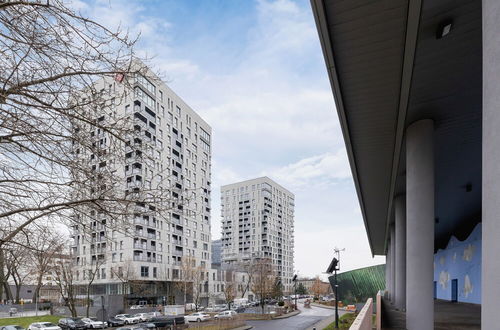 Foto 47 - Apartment With Large Balcony by Renters