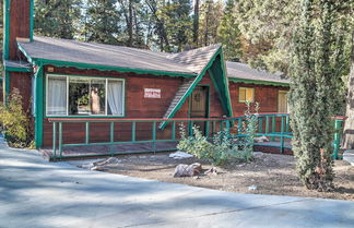 Photo 1 - Cozy Cabin w/ Hot Tub < 1 Mi to Bear Mountain Ski