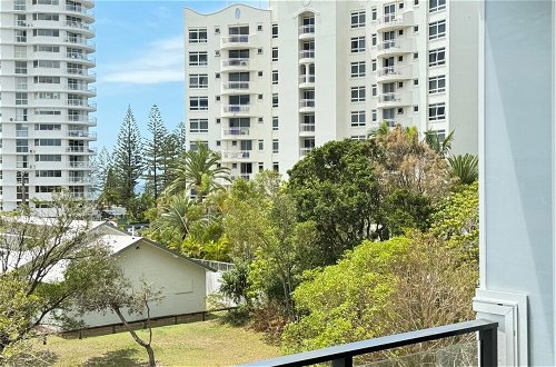 Foto 23 - Beautiful 2BR Near the Beach With Pool & Parking