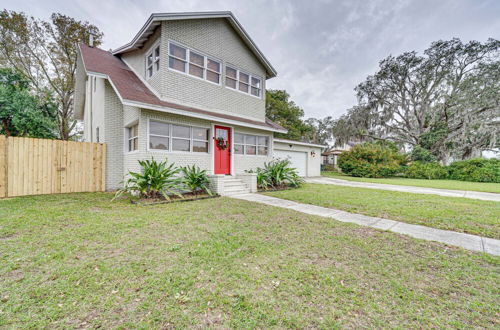 Foto 8 - Newly Remodeled Home in Davenport w/ Backyard