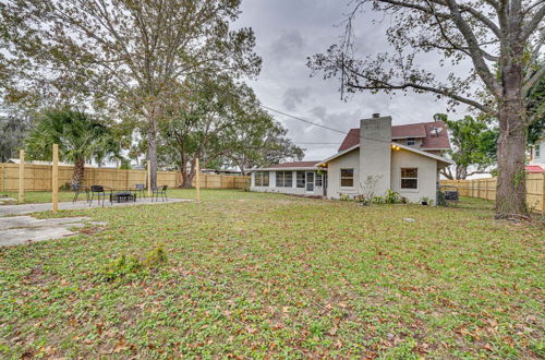 Foto 12 - Newly Remodeled Home in Davenport w/ Backyard