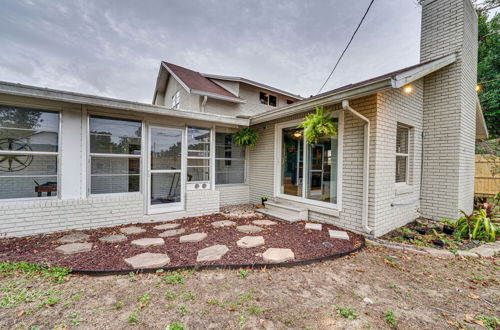 Foto 24 - Newly Remodeled Home in Davenport w/ Backyard