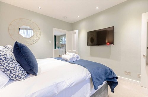 Photo 8 - Elegant 1BD Flat in the Heart of Notting Hill