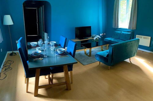 Photo 8 - Beautiful 2-bed Apartment in Leeds