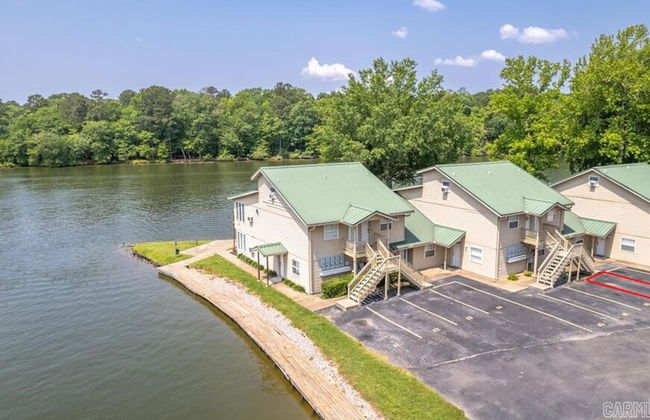 Spacious Lakeside Country Getaway - Photo 14