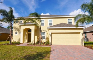 Foto 1 - Beautiful Pool/spa & Game Room Near Disney! 5 Bedroom Home by RedAwning