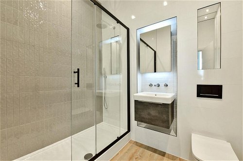 Photo 6 - Prestigious & Luxury 2-bed Apartment in Slough