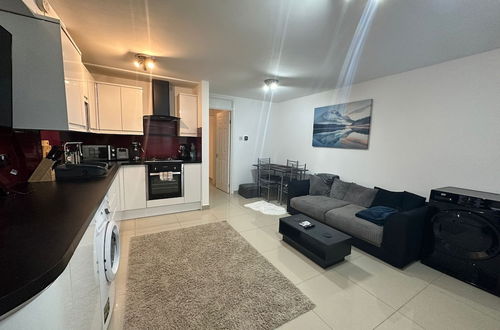 Photo 5 - Charming 1-bed Apartment in Chigwell