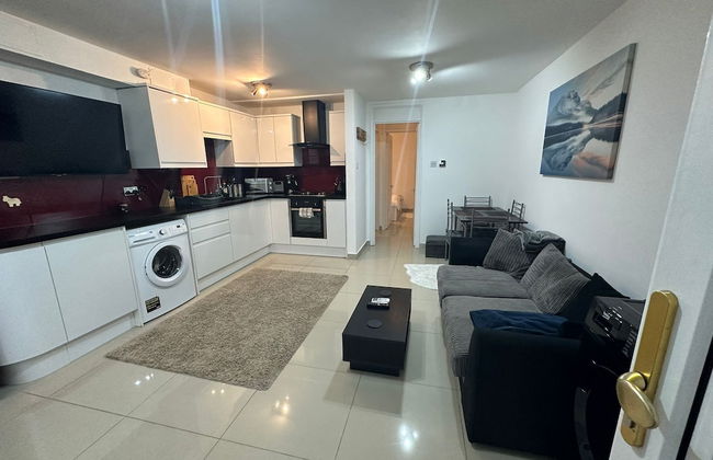 Charming 1-bed Apartment in Chigwell - Foto 1