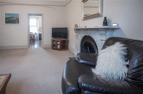 Photo 7 - Connaught House - 2 Bedroom Apartment - Tenby