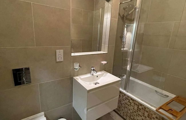 Chic Victorian Flat in Private Estate - Mile End! - Foto 13
