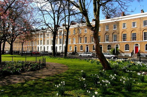 Photo 24 - Chic Victorian Flat in Private Estate - Mile End