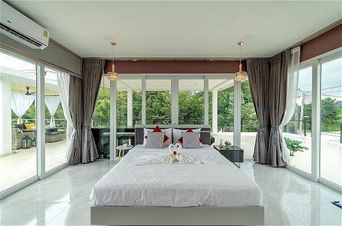 Photo 10 - Luxury and Playful 5 Bed Pool Villa - CC