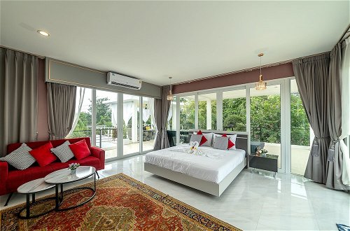 Photo 2 - Luxury and Playful 5 Bed Pool Villa - CC